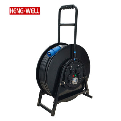 Đường dây cáp điện có thể kéo ra với ổ cắm cho sử dụng trong nhà, xưởng làm việc, nhà để xe.